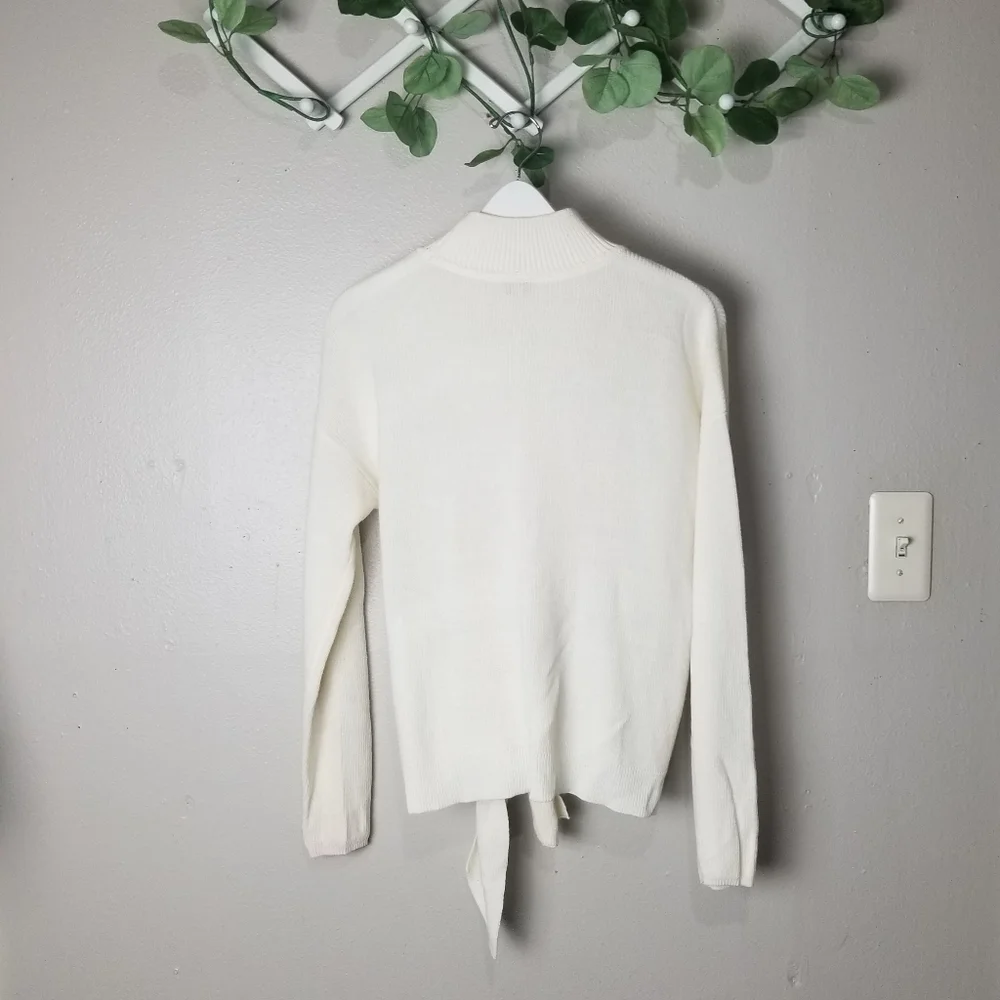 Daniel Cremieux tie front sweater size M